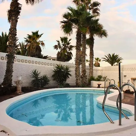 Con Piscina Privada De 2 Dormitorios, Terrazas, Jardin Y Barbacoa - Casa Momo