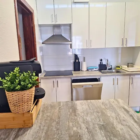 Hébergement de vacances Con Piscina Privada De 2 Dormitorios, Terrazas, Jardin Y Barbacoa - Casa Momo