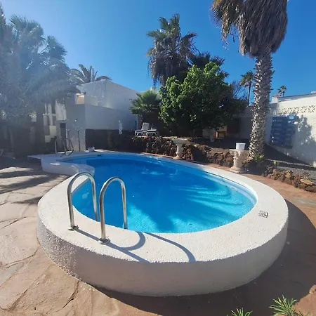 Hébergement de vacances Con Piscina Privada De 2 Dormitorios, Terrazas, Jardin Y Barbacoa - Casa Momo